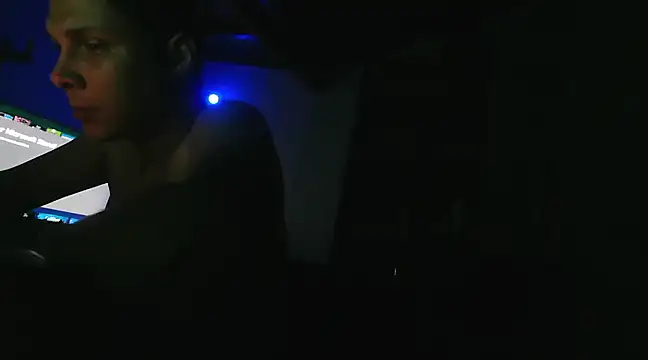 Snapshot of dans1993med03 chatting on December 6, 6:15 am dans1993med03 online show from December 6, 6:15 am