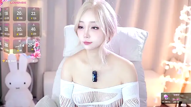 UUKiss  online show from October 23, 3:22 pm