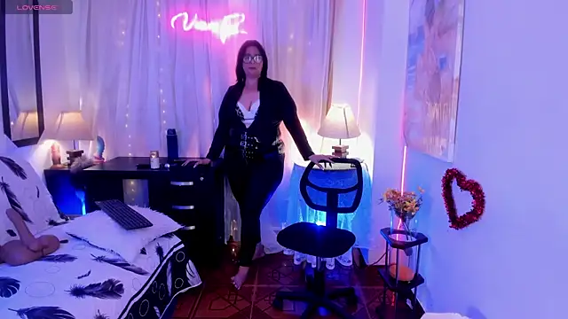 Snapshot of Venus_R0se chatting on July 1, 9:58 pm Venus R0se online show from July 1, 9:58 pm