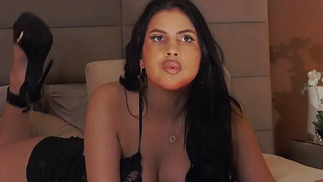 Snapshot of GiuliaHarvey chatting on February 4, 8:24 am GiuliaHarvey online show from February 4, 8:24 am