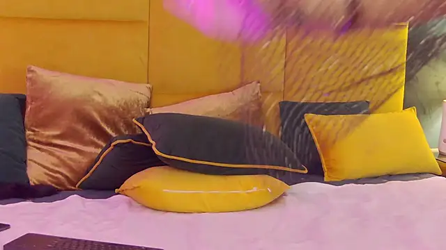 Snapshot of GiuliaHarvey chatting on February 26, 3:32 am GiuliaHarvey online show from February 26, 3:32 am