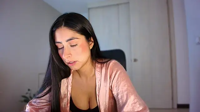 auroracaruso11 online show from June 12, 8:08 pm