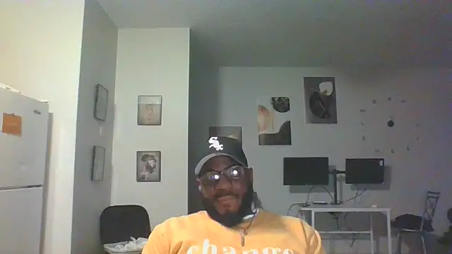 Snapshot of Stayinalive1992 chatting on December 8, 5:39 am Stayinalive1992 online show from December 8, 5:39 am