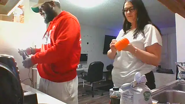 Snapshot of Stayinalive1992 chatting on December 31, 4:06 am Stayinalive1992 online show from December 31, 4:06 am