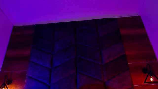 ParisFox  online show from February 5, 7:40 pm