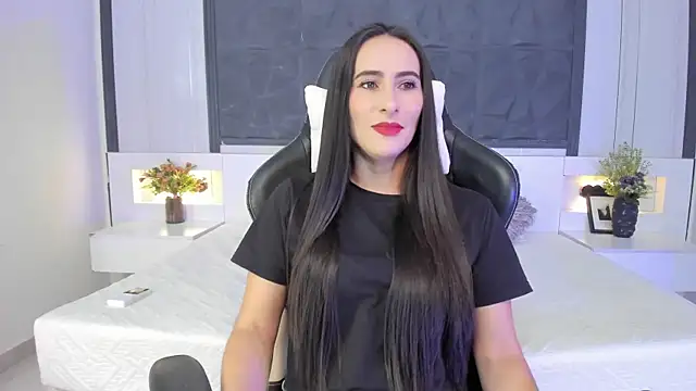 SaraGomez1 online show from October 15, 1:00 pm