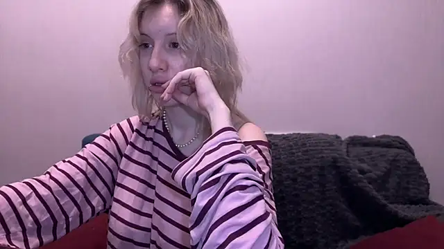 moundliicht1 online show from October 7, 9:12 pm