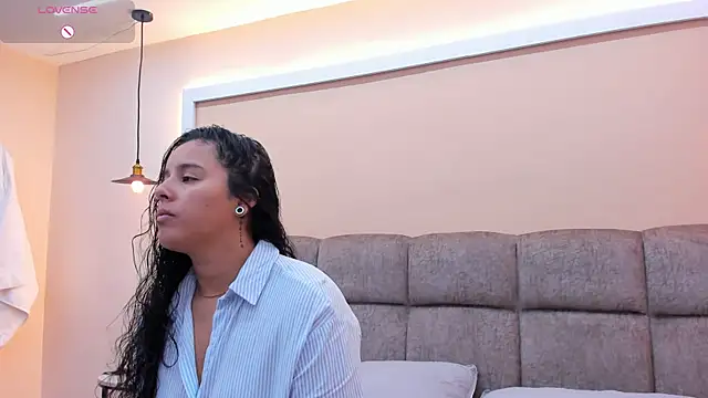 Dilan y Mia online show from December 15, 1:43 pm