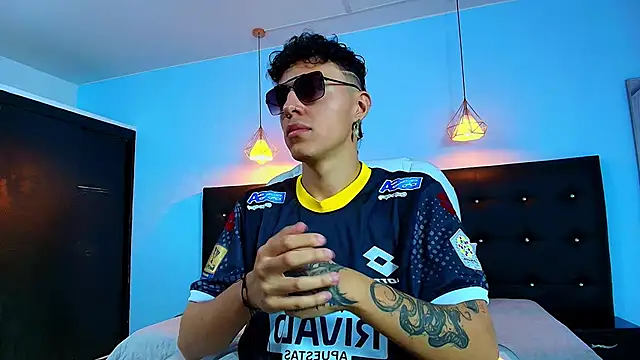 Lobo 17  online show from February 8, 4:14 am