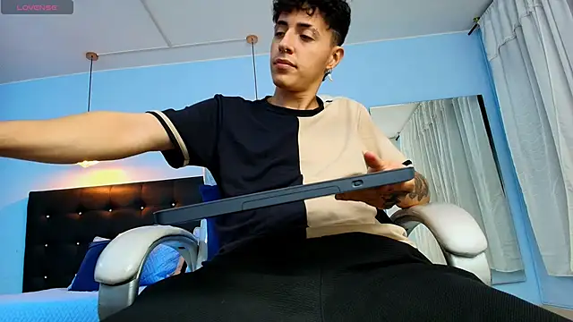 Lobo 17  online show from February 18, 7:32 am