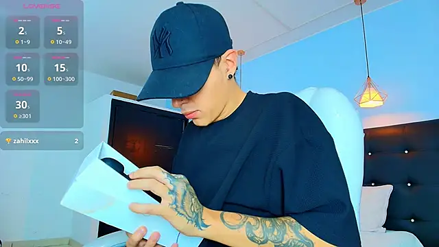 Lobo 17  online show from October 3, 3:25 am