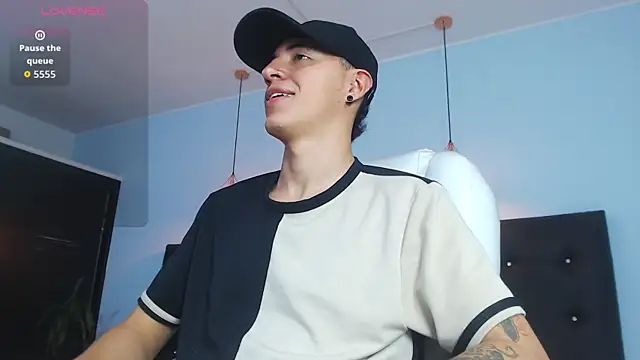 Lobo 17  online show from October 17, 3:42 am