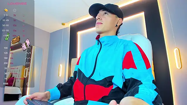 Snapshot of Lobo_17_ chatting on February 4, 3:34 am Lobo 17 online show from February 4, 3:34 am