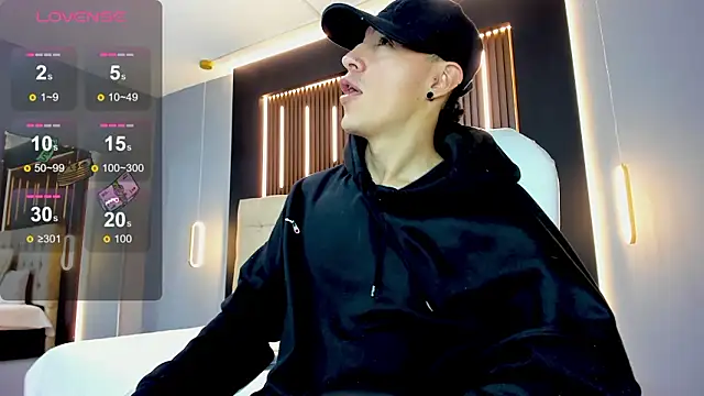 Snapshot of Lobo_17_ chatting on February 8, 3:43 am Lobo 17 online show from February 8, 3:43 am