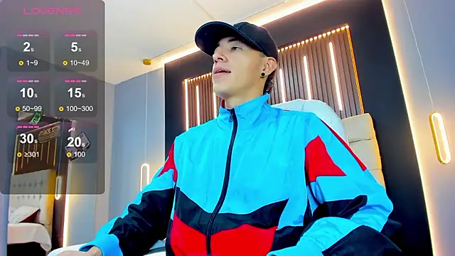 Snapshot of Lobo_17_ chatting on February 11, 3:44 am Lobo 17 online show from February 11, 3:44 am