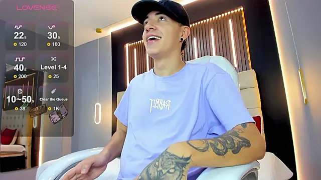 Snapshot of Lobo_17_ chatting on February 14, 3:47 am Lobo 17 online show from February 14, 3:47 am