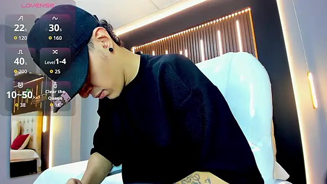 Snapshot of Lobo_17_ chatting on February 17, 3:36 am Lobo 17 online show from February 17, 3:36 am