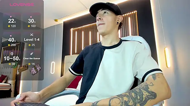 Snapshot of Lobo_17_ chatting on February 24, 3:37 am Lobo 17 online show from February 24, 3:37 am