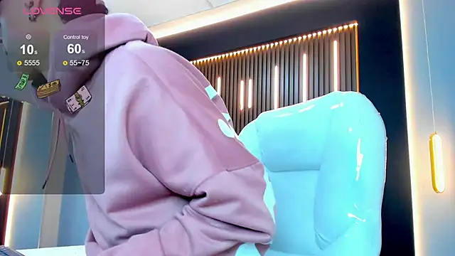 Snapshot of Lobo_17_ chatting on February 28, 3:40 am Lobo 17 online show from February 28, 3:40 am