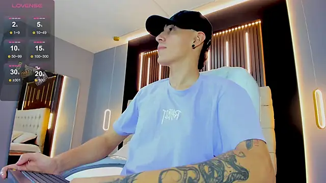 Snapshot of Lobo_17_ chatting on March 1, 3:41 am Lobo 17 online show from March 1, 3:41 am