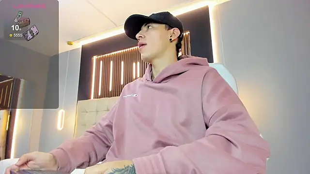 Lobo 17  online show from April 15, 3:35 am