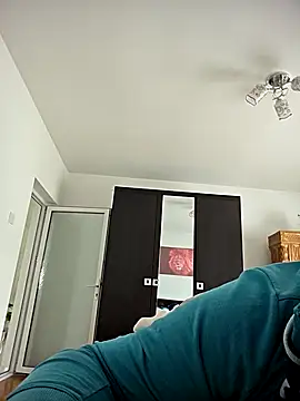 Snapshot of KarlosCarutox chatting on September 27, 8:52 am KarlosCarutox online show from September 27, 8:52 am