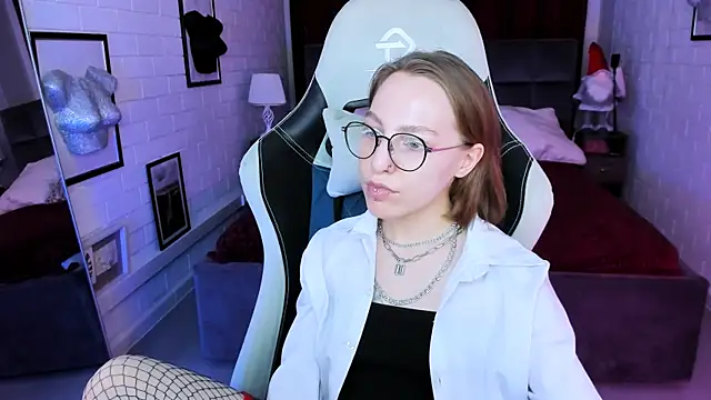 Snapshot of AphexQueen chatting on January 11, 4:14 pm AphexQueen online show from January 11, 4:14 pm