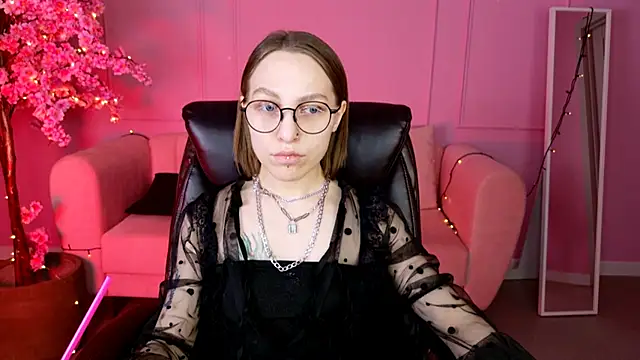 Snapshot of AphexQueen chatting on January 27, 9:13 am AphexQueen online show from January 27, 9:13 am