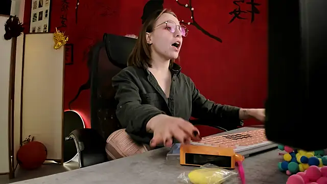 Snapshot of AphexQueen chatting on March 8, 7:20 pm AphexQueen online show from March 8, 7:20 pm