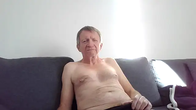 Snapshot of naturiste974 chatting on October 16, 3:35 pm naturiste974 online show from October 16, 3:35 pm