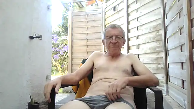 naturiste974 online show from February 1, 3:16 am