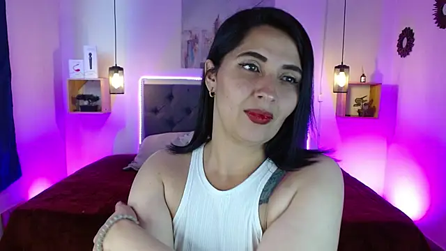 Snapshot of emily_leinner chatting on March 7, 2:23 pm emily leinner online show from March 7, 2:23 pm