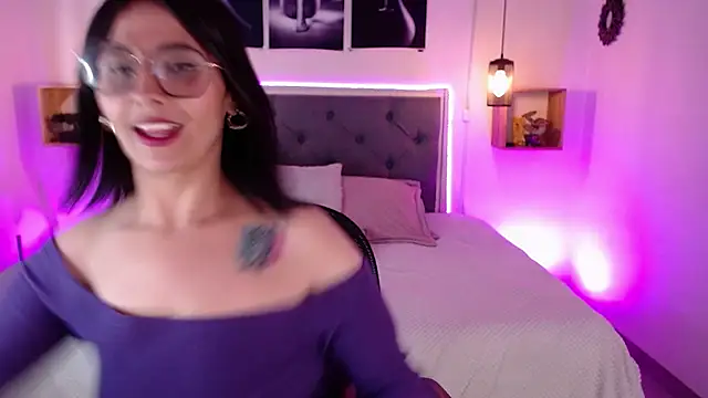 Snapshot of emily_leinner chatting on September 30, 3:39 pm emily leinner online show from September 30, 3:39 pm