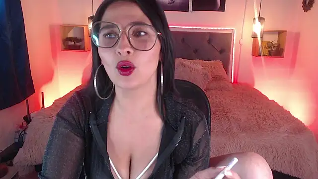 Snapshot of emily_leinner chatting on October 11, 3:10 pm emily leinner online show from October 11, 3:10 pm