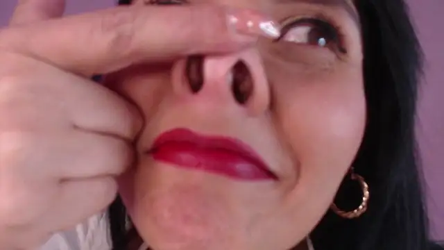 Snapshot of emily_leinner chatting on December 3, 3:32 pm emily leinner online show from December 3, 3:32 pm