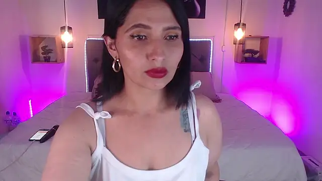 Snapshot of emily_leinner chatting on December 5, 4:14 pm emily leinner online show from December 5, 4:14 pm