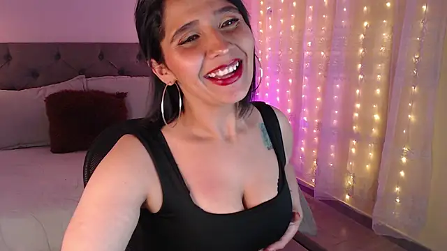 Snapshot of emily_leinner chatting on December 22, 1:46 am emily leinner online show from December 22, 1:46 am