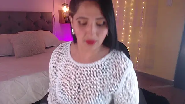 Snapshot of emily_leinner chatting on January 8, 1:52 am emily leinner online show from January 8, 1:52 am