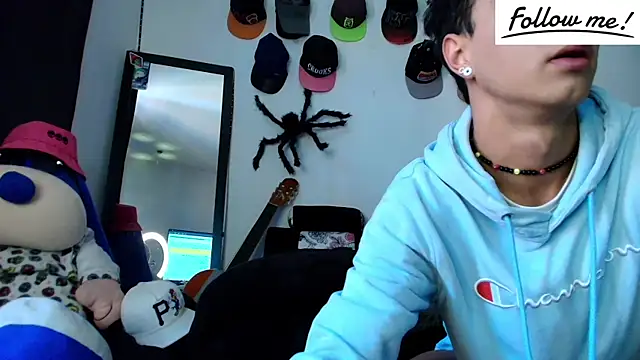 Snapshot of twink_sebas_ chatting on December 11, 4:20 pm twink sebas online show from December 11, 4:20 pm
