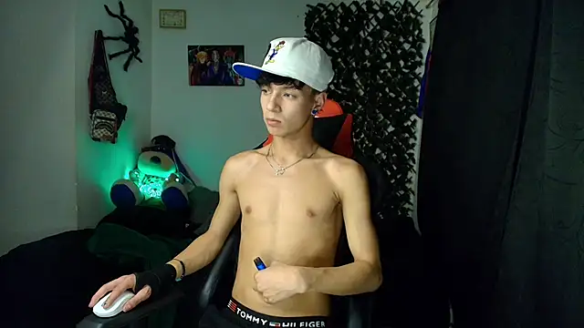 Snapshot of twink_sebas_ chatting on February 9, 12:28 am twink sebas online show from February 9, 12:28 am