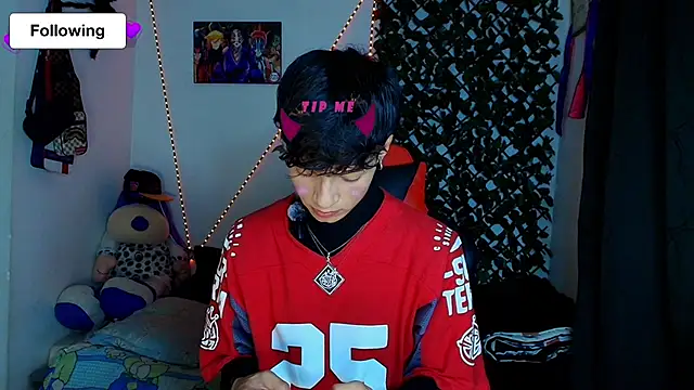 Snapshot of twink_sebas_ chatting on February 26, 4:25 am twink sebas online show from February 26, 4:25 am