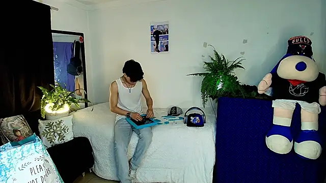 Snapshot of twink_sebas_ chatting on October 17, 3:20 am twink sebas online show from October 17, 3:20 am