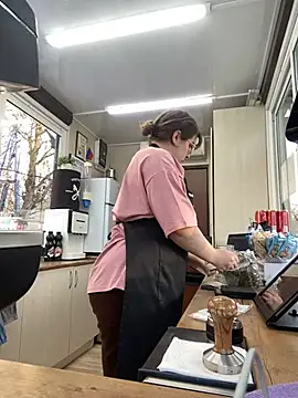 Snapshot of cinnabon_ chatting on January 30, 1:21 pm cinnabon  online show from January 30, 1:21 pm
