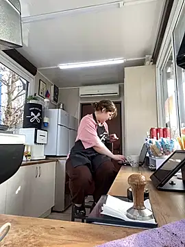 Snapshot of cinnabon_ chatting on February 2, 11:51 am cinnabon  online show from February 2, 11:51 am
