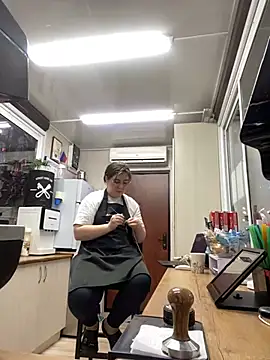 Snapshot of cinnabon_ chatting on February 5, 2:37 pm cinnabon  online show from February 5, 2:37 pm