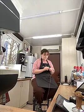 Snapshot of cinnabon_ chatting on February 16, 7:59 am cinnabon  online show from February 16, 7:59 am