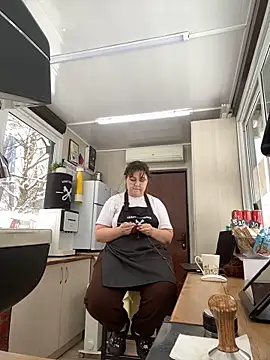 Snapshot of cinnabon_ chatting on February 18, 12:28 pm cinnabon  online show from February 18, 12:28 pm