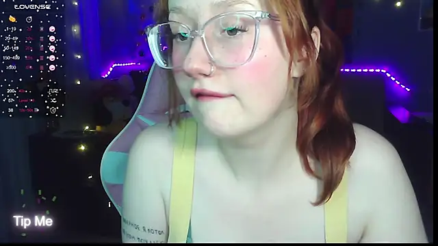 Snapshot of KrisTyBooBsin chatting on December 21, 3:31 pm KrisTyBooBsin online show from December 21, 3:31 pm