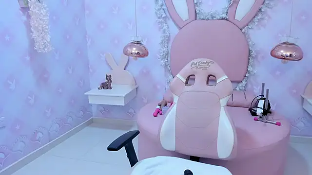 Saraa Skinny online show from December 12, 2:33 pm