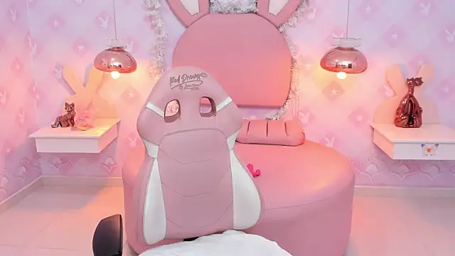 Saraa Skinny online show from December 13, 3:32 pm